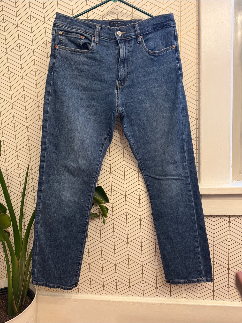 Lucky Brand Men's Medium Blue Athletic Slim Straight Jeans